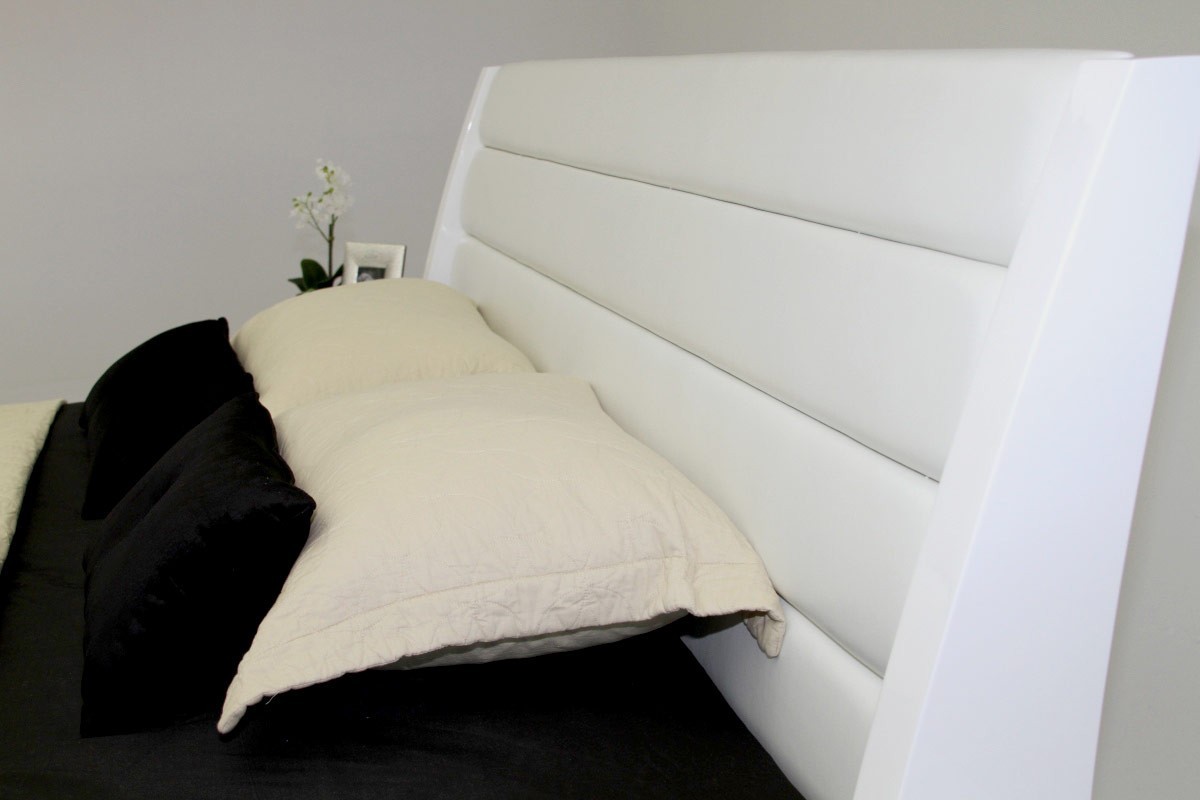 Volterra - Contemporary White Lacquered Floating Bed With Lights